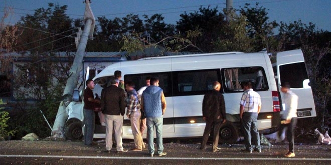 Elazığ'da düğün dönüşü kaza: 23 yaralı