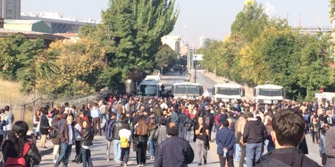 Gar katliamı anmasında gerginlik