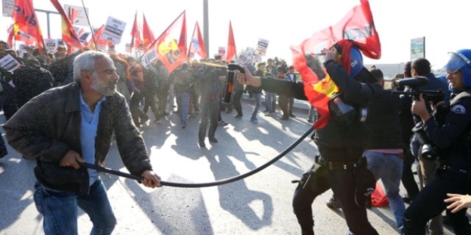 Ankara Garı önündeki programa girmeye çalışan 60 kişi gözaltına alındı