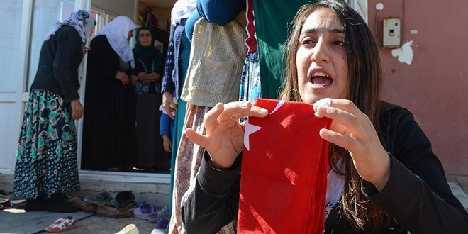 'Gözümün önünde babamı vurdular'