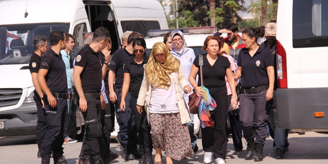 Antalya'da gözaltına alınan 61 şüpheli adliyeye sevk edildi