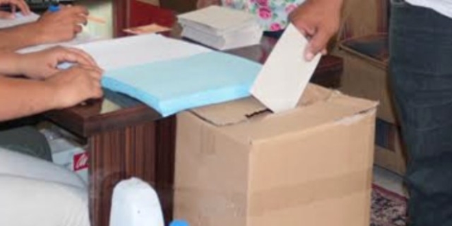 İzmir'de İki mahalle Aliağa'ya bağlanmak için sandığa gitti