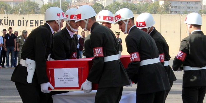 Şehit olan Jandarma Üsteğmen Öncel'in cenazesi Ankara'ya uğurlandı