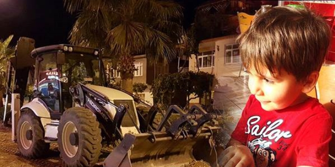 Antalya'da iş makinesinin altında kalan çocuk
