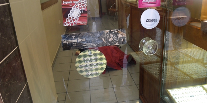 Doland�r�ld���n� fark eden kad�n kalp krizi sonucu �ld�