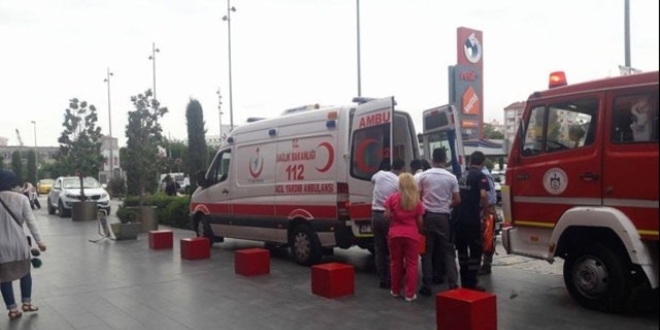 Ankara'da AVM atsna kan 15 yandaki gen intihar etti