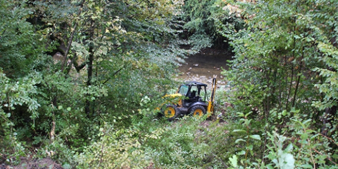 D�zce'de i� makinesi devrildi: 1 �l�, 3 yaral�