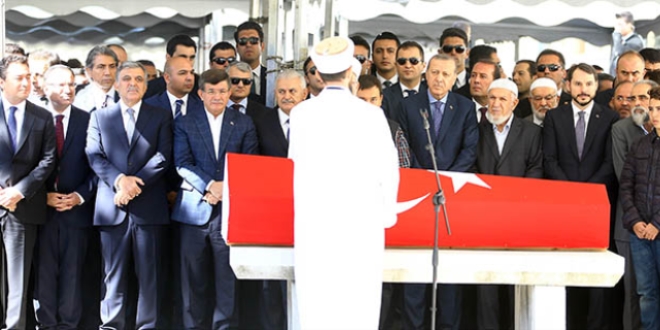 Eski Maliye Bakanı Unakıtan son yolculuğuna uğurlandı