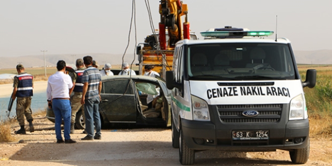 Kay�p ki�inin cesedi sulama kanal�ndaki otomobilde bulundu