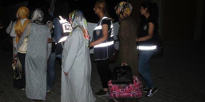 İzmir merkezli FETÖ/PDY operasyonu: 5 kişi tutuklandı