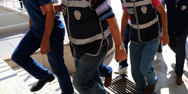 İzmir'de 2 hakim ve 2 savcı gözaltına alındı