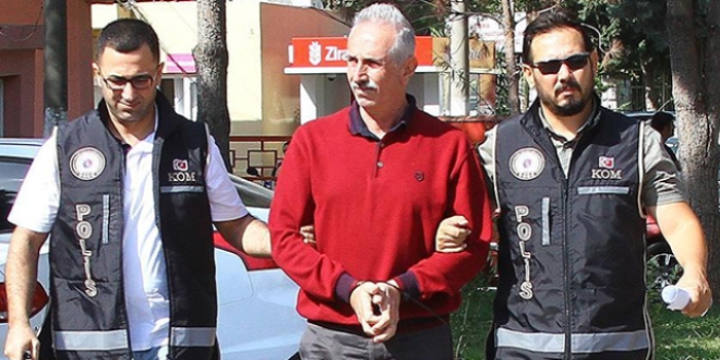 FETÖ'nün 'sözde Adana milli eğitim imamı' teslim oldu