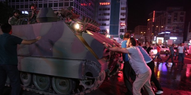 'Uçakları indirmediler, 11 bin ton yakıtı döktüler'