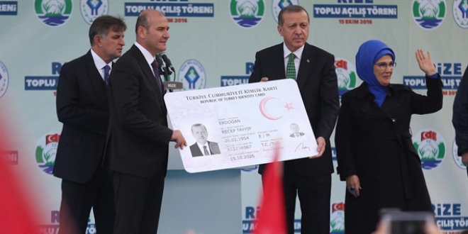 Cumhurbakan Erdoan yeni kimlik kartn ald