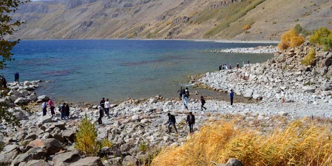 Türkiye'nin en büyük krater gölü öğrencilere tanıtıldı