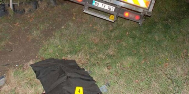 Kamyonet ile motosiklet çarpıştı: 2 ölü
