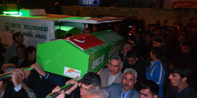 PKK'nn katlettii muhtarn cenazesi topraa verildi