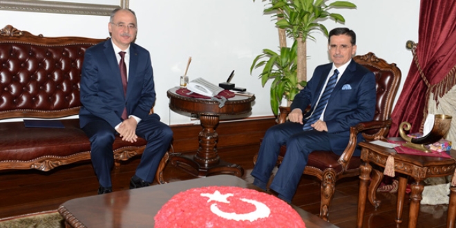 Gazi �niversitesi Rekt�r�, Vali Topaca'y� ziyaret etti