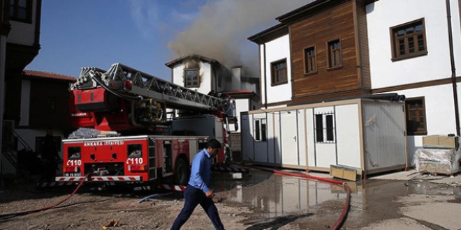 Başkentte tarihi konakta yangın