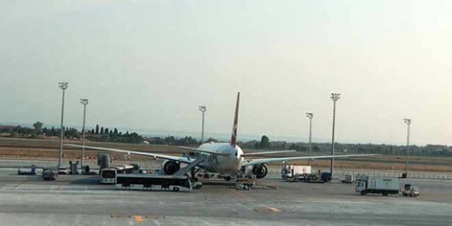 Tahliye botu patlayan u�ak seferden �ekildi