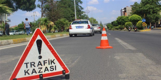 Yozgat'ta Trafik kontrol yapan 2 polise otomobil arpt