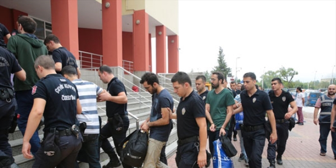 Karaman'da rencilerin de bulunduu 15 kii gzaltna alnd