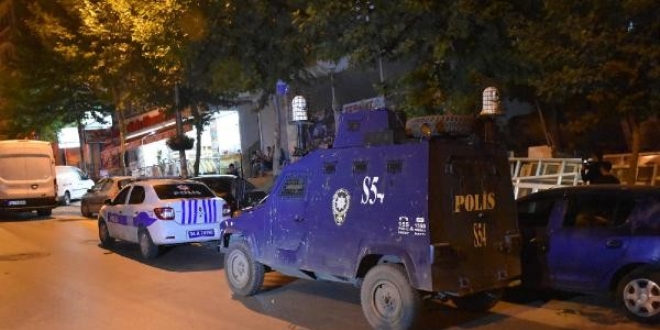 Adana'da emniyet mdrlne ses bombas atld