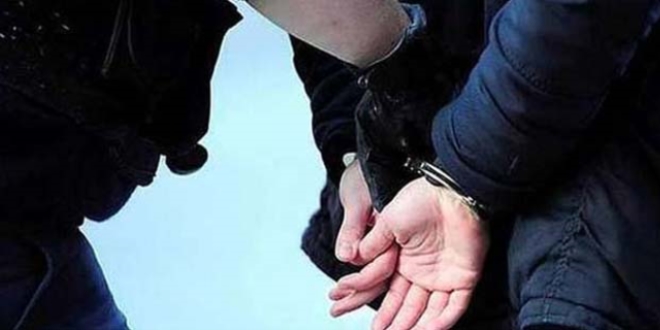 Denizli'de ihra edilen retmen ve imamn bulunduu 4 kii tutukland