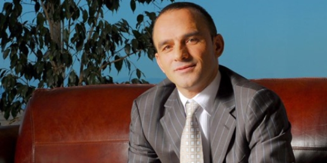 İnfaz kararı durdurulan iş adamı ülkeye döndü