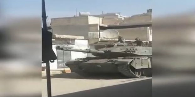 Tanklarımız Suriye kasabalarına böyle girdi - Video