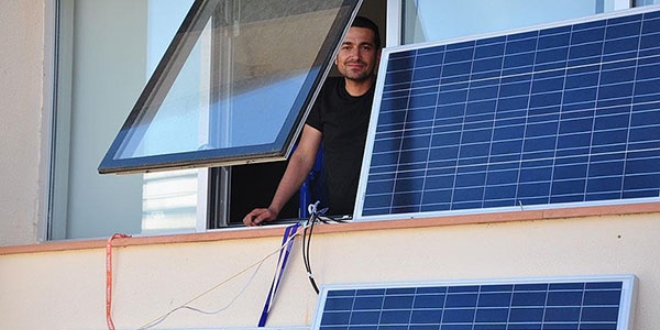 Elektrikli cihazlarının enerjisini güneşten sağlıyor