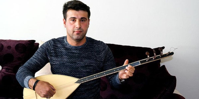 36 saat enkaz altında kaldı, müzikle hayata tutundu