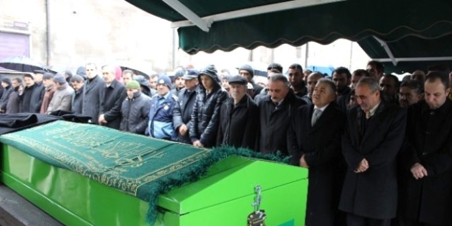 Denetim sırasında saldırıya uğrayan memur toprağa verildi