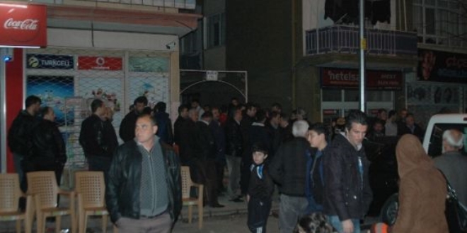 Bingöl şehidi polis memuru Akdere'nin baba evine ateş düştü
