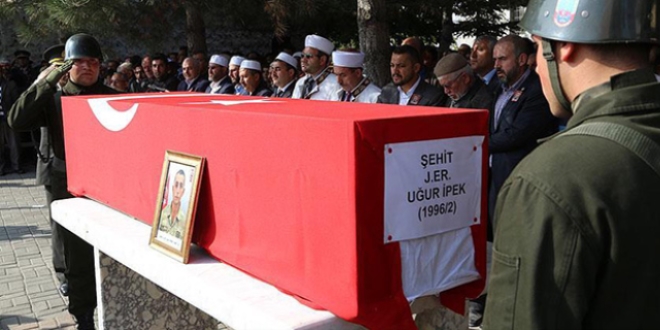 T�r�n �arpmas� sonucu �ehit olan Jandarma Er, topra�a verildi