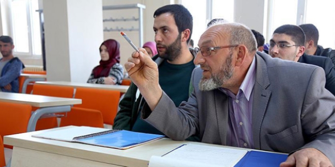 Okuma azmiyle gen�lere �rnek oluyor