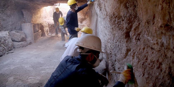 Zerzevan Kalesi'nde bin 500 y�ll�k yeralt� s���na�� bulundu