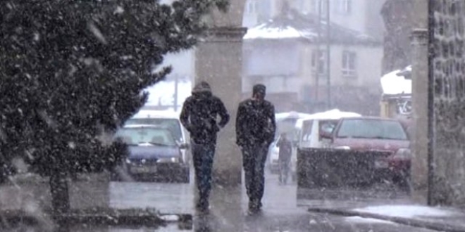 Kars'ta kar yağışı hayatı olumsuz etkiledi