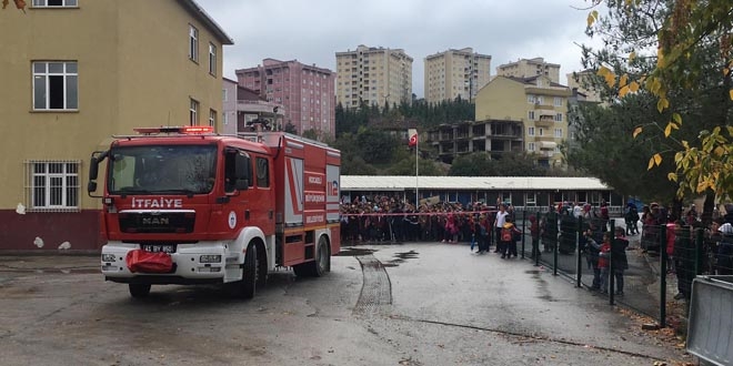 Okulun kazan dairesinde ��kan yang�n korkuttu