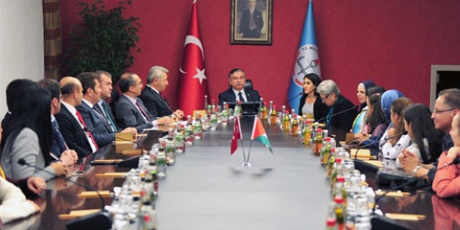 Bakan Yılmaz Filistinli öğretmen ve öğrencileri kabul etti