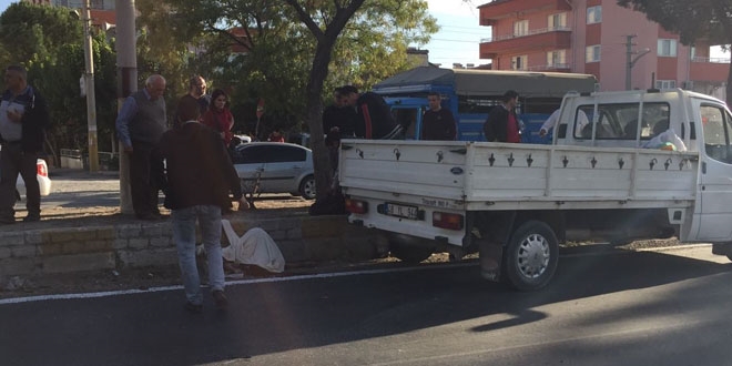 Muğla'da ortaokul öğrencisine kamyonet çarptı