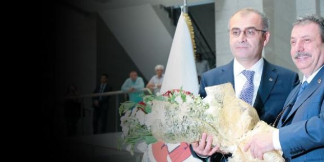 Ayr�m yok... Ba�savc�n�n karde�i de FET�'den a���a al�nd�