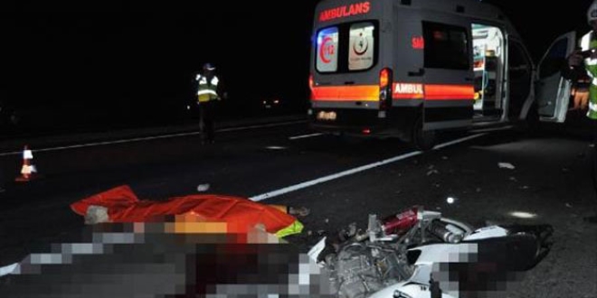 Motosikletiyle TIR'a çarpan 16 yaşındaki genç öldü