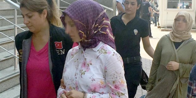 Zonguldak'ta 3 kadın öğretmen gözaltına alındı
