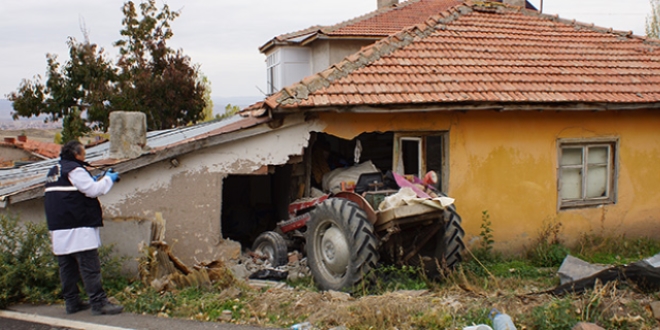 Çubuk'ta traktör evin duvarına çarptı: 1 ölü