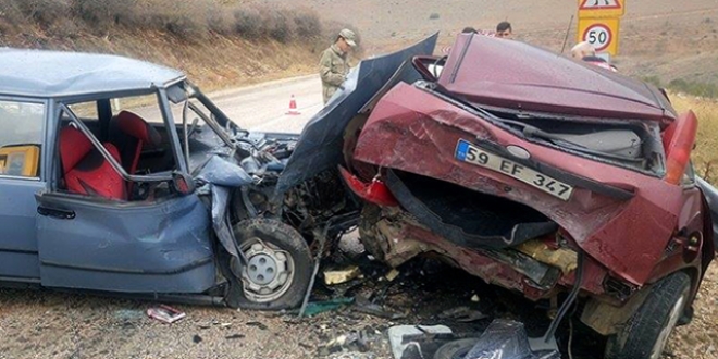Gaziantep'te 2 otomobil çarpıştı: 6 yaralı