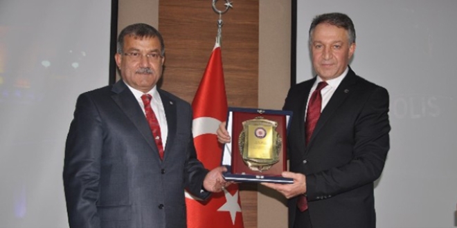 İzmir emniyetinde devir-teslim töreni