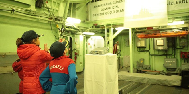 Donanma gemileri ziyarete açıldı