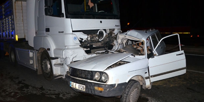 Otomobil ile kamyon çarpıştı: 1 ölü, 2 yaralı