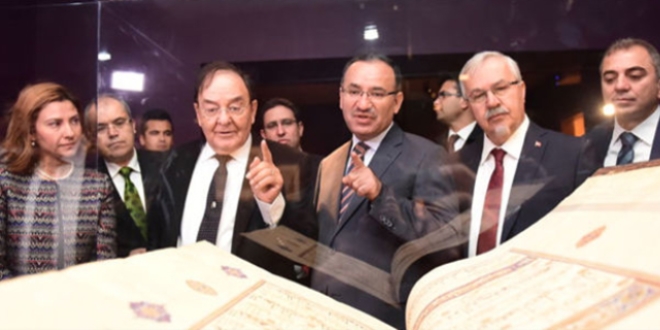 Bozdağ, Washington'da Kur'an-ı Kerim sergisini gezdi